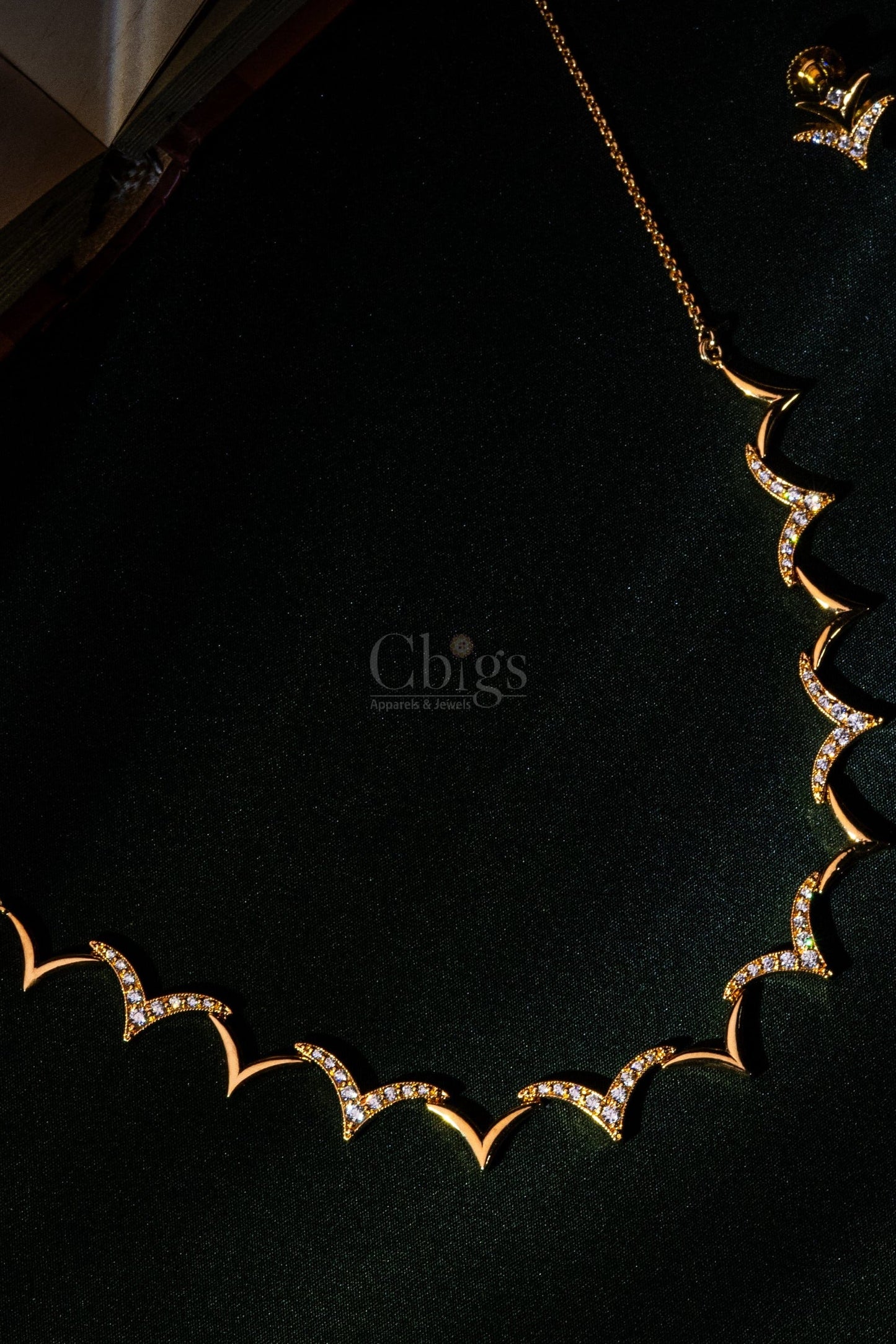 Chevron Leafline Diamond Crush Necklace Set