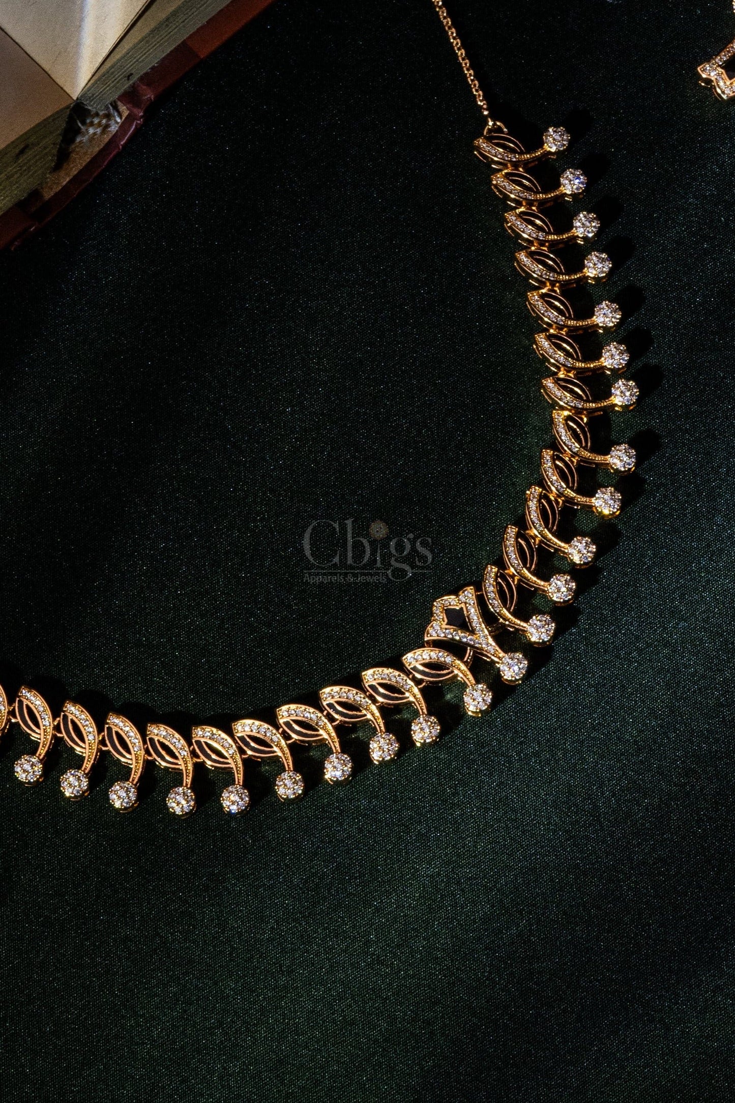 Soft Wave Glow Diamond Crush Necklace Set