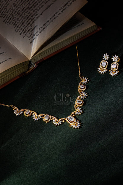 Temple Pyramid Collar Diamond Crush Necklace Set