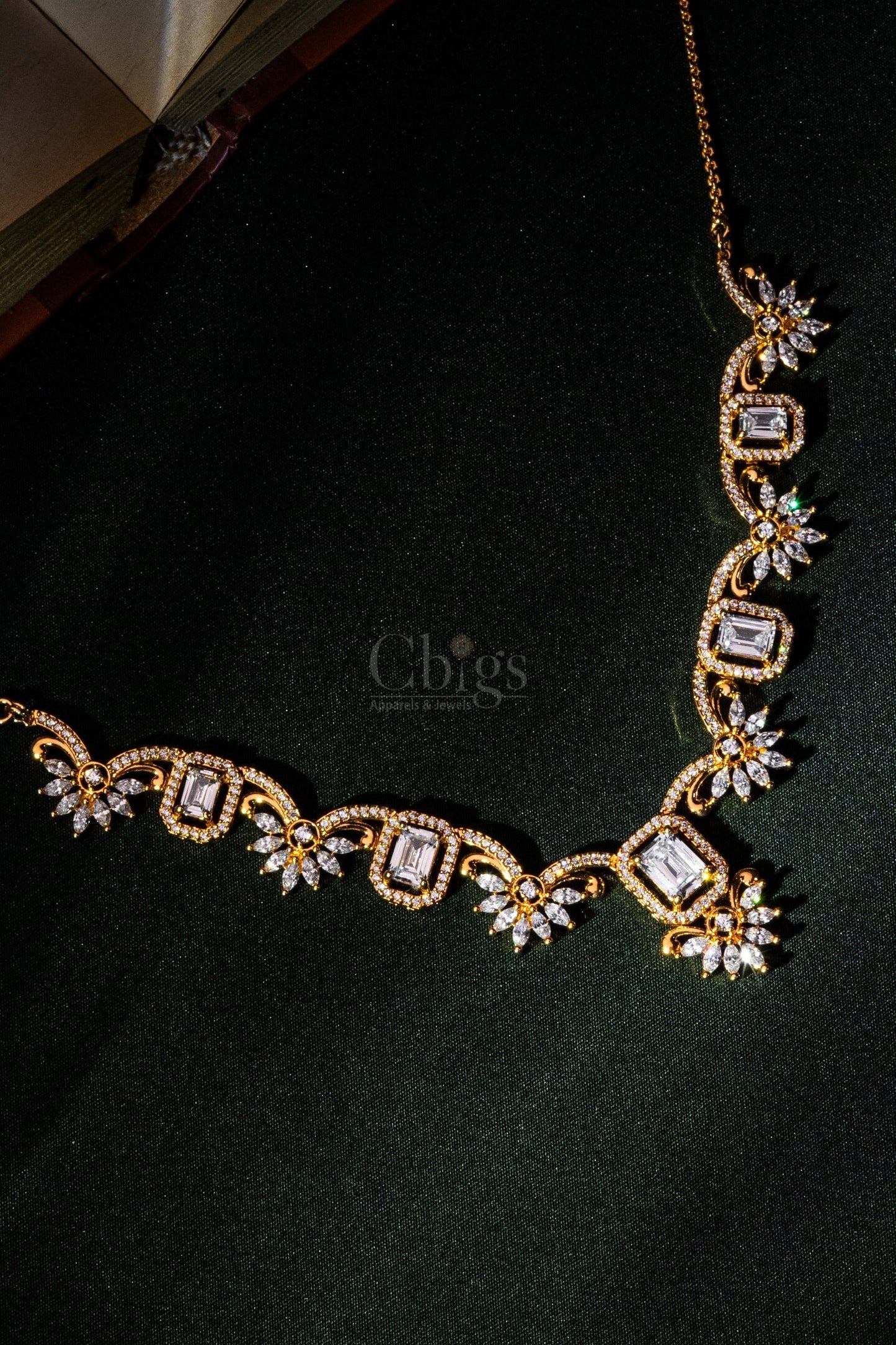 Temple Pyramid Collar Diamond Crush Necklace Set