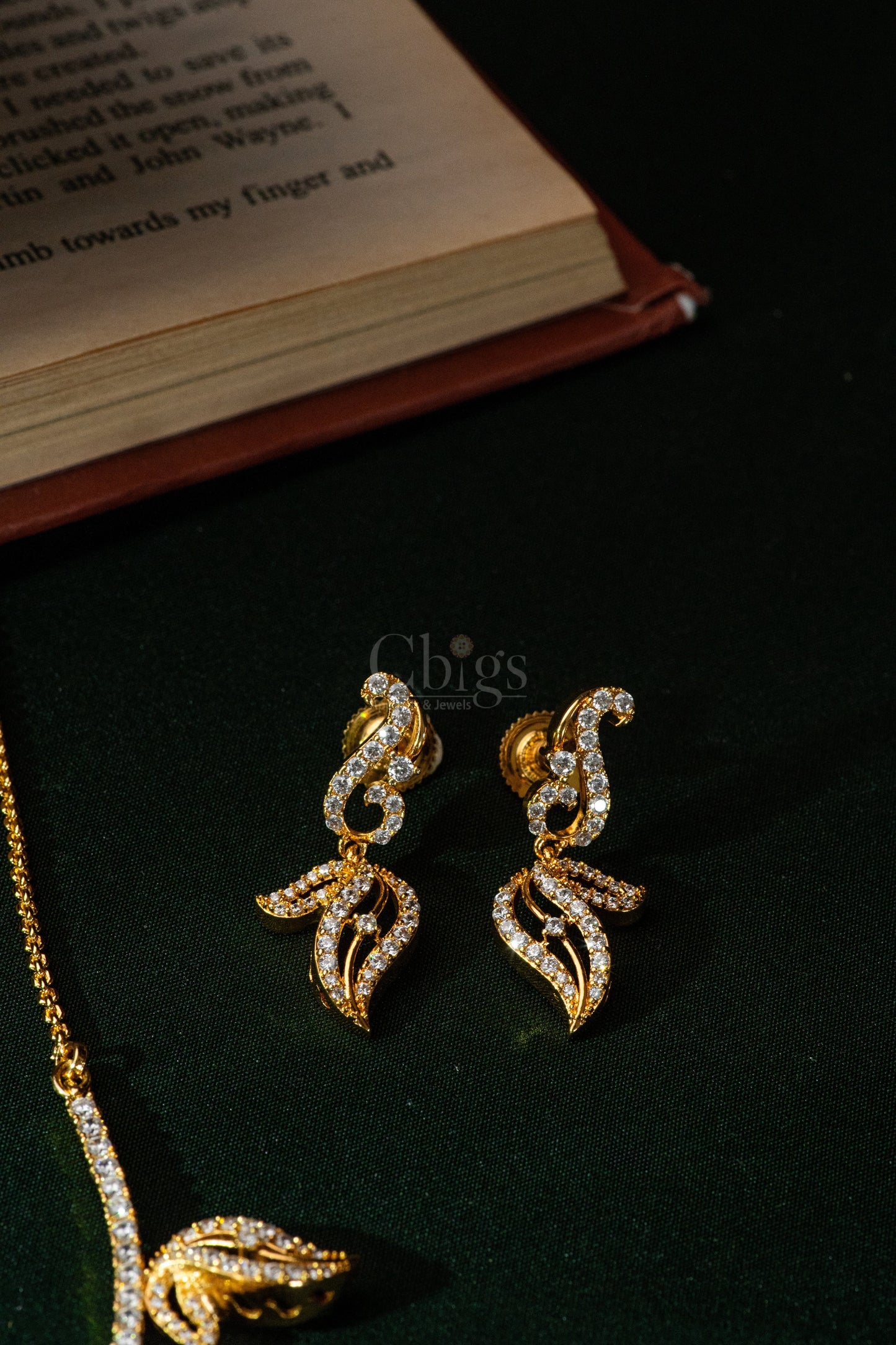 Golden Leaf Trail Diamond Crush Necklace Set