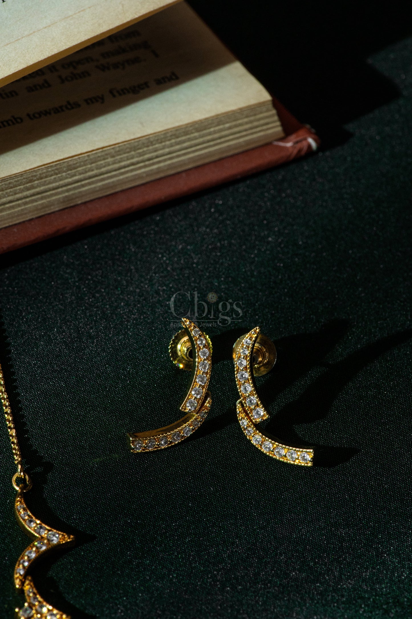 Scallop Crown Diamond Crush Necklace Set