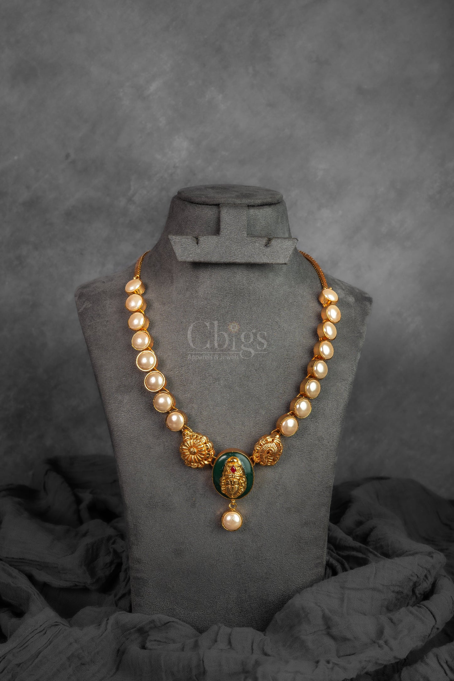 Lakshmi Pearl Kemp Necklace